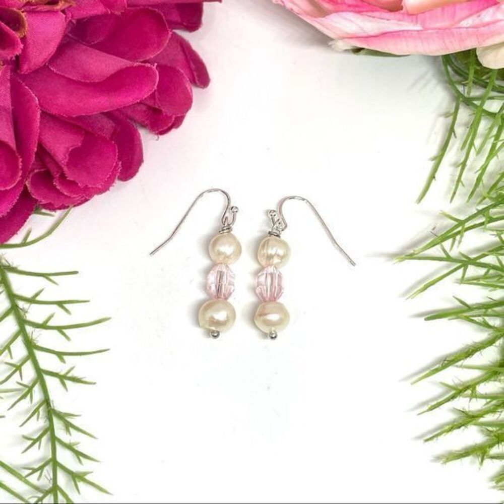 NEW⚜️Freshwater Pearl & Pink Crystal Earrings
